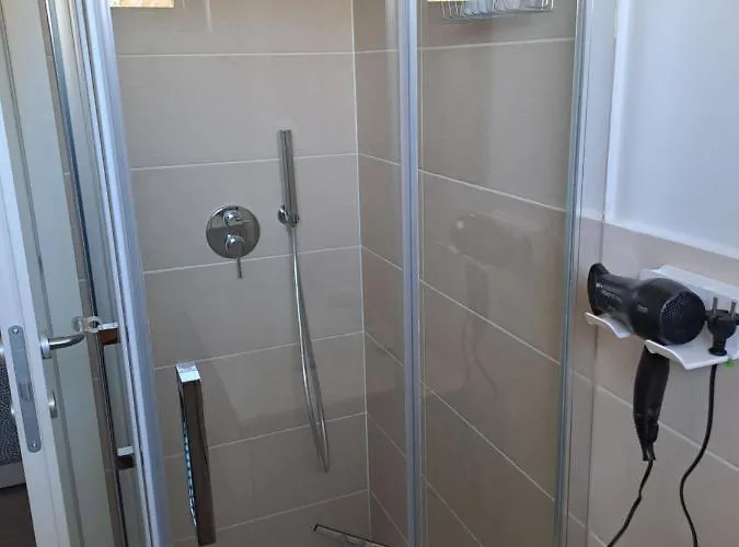 Privatunterkunft Airport Sunflower